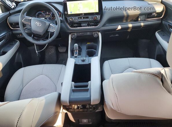 5TDADAB53TS028402 2026 TOYOTA GRAND Blue Widok deski rozdzielczej