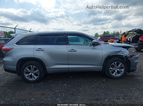 5TDBKRFH2GS274635 2016 TOYOTA LE Серебряный Вид задней части салона