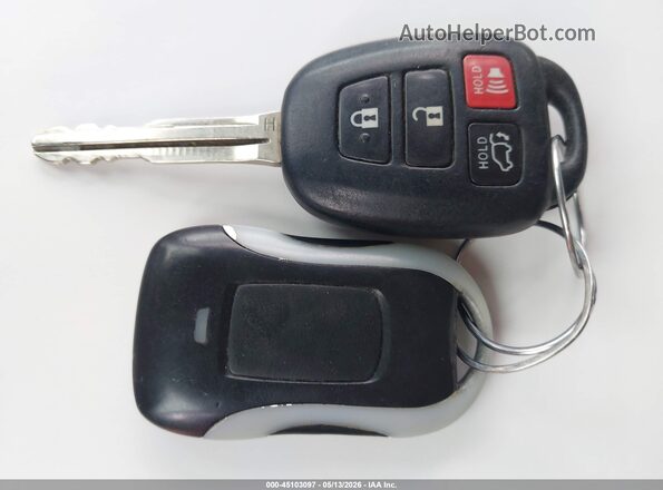 5TDBKRFH2GS274635 2016 TOYOTA LE Серебряный Вид панели приборов