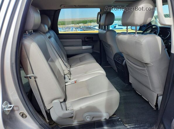 5TDBY5G11JS158407 2018 TOYOTA SEQUOIA Silver Vista interior trasera