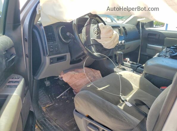 5TDBY5G19JS159451 2018 TOYOTA SEQUOIA Серебряный Вид панели приборов