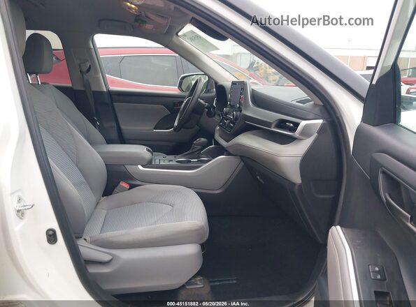 5TDCZRAH6MS528320 2021 TOYOTA HIGHLANDER White Front interior view