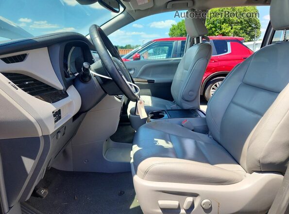 5TDDZ3DC7KS214853 2019 TOYOTA SIENNA Silver Вид салону спереду