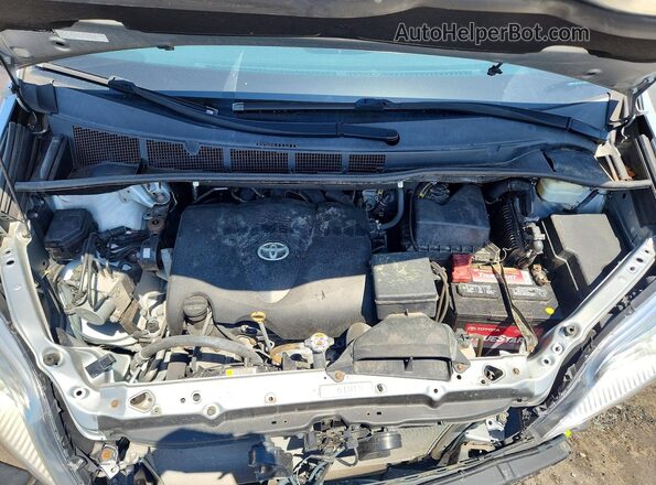 5TDDZ3DC7KS214853 2019 TOYOTA SIENNA Silver Вид підкапотного простору