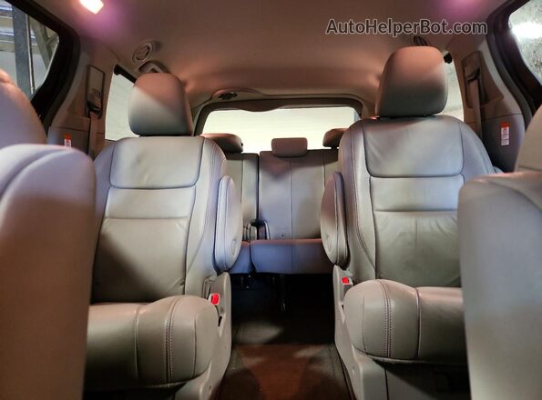 5TDDZ3DC9HS173571 2017 TOYOTA SIENNA Серебряный Вид задних сидений