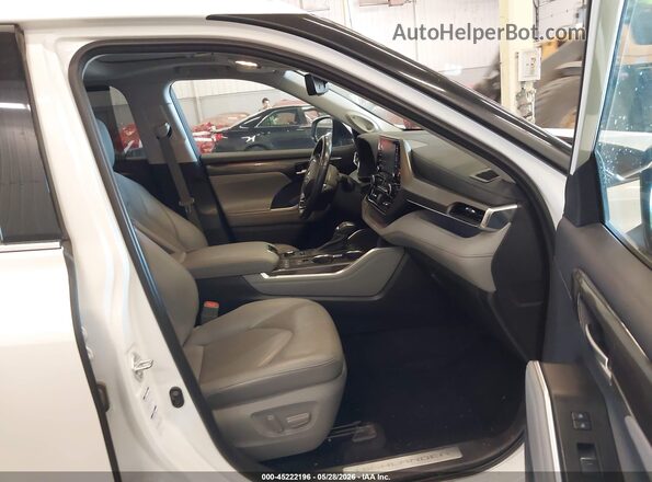 5TDDZRBH6MS123285 2021 TOYOTA HIGHLANDER White Front interior view