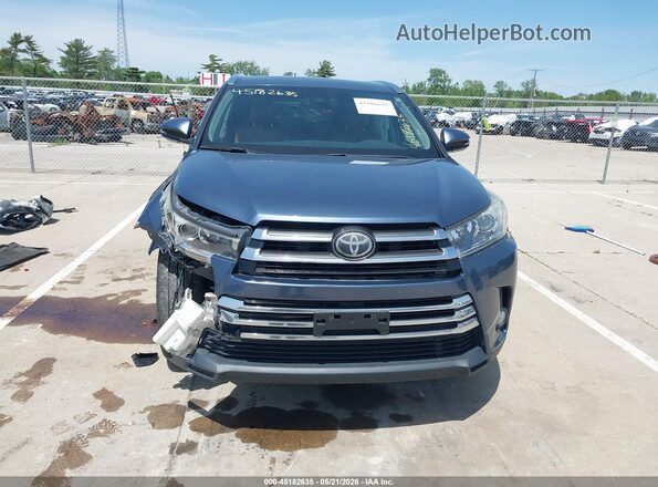 5TDDZRFH0HS418219 2017 TOYOTA HIGHLANDER Blue Rear interior view
