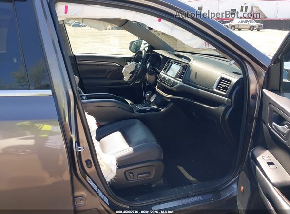 5TDDZRFH1JS877040 2018 TOYOTA LIMITED Gray წინა სალონის ხედი