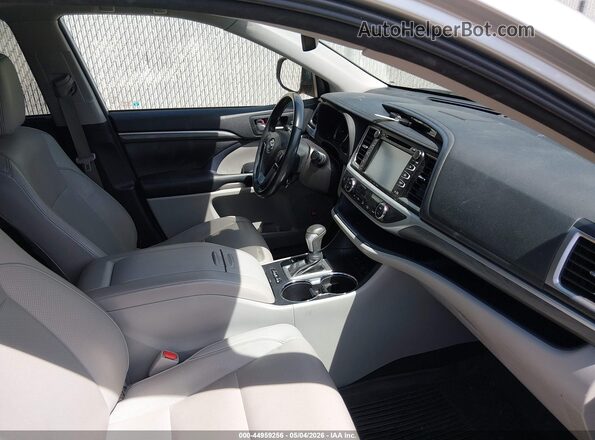 5TDDZRFH3JS835663 2018 TOYOTA LIMITED Silver Vista interior delantera