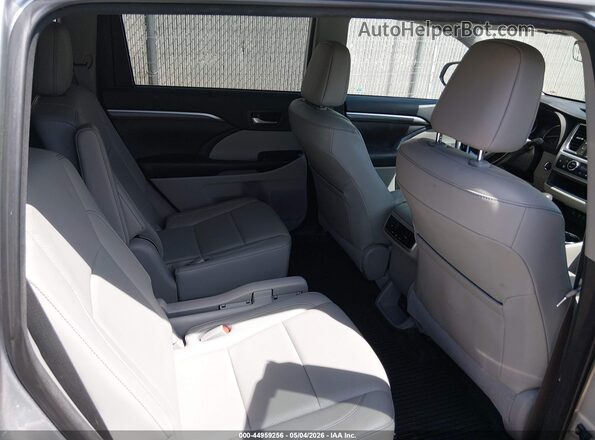 5TDDZRFH3JS835663 2018 TOYOTA LIMITED Silver Vista de la etiqueta del VIN