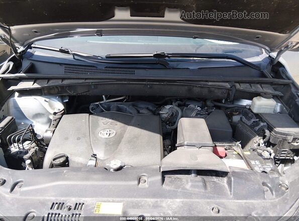 5TDDZRFH3JS835663 2018 TOYOTA LIMITED Silver Vista trasera