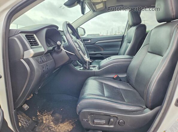5TDDZRFH3JS873832 2018 TOYOTA HIGHLANDER White Вид салону спереду