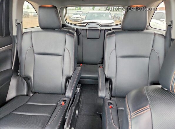 5TDDZRFH3JS873832 2018 TOYOTA HIGHLANDER White Вид задніх сидінь