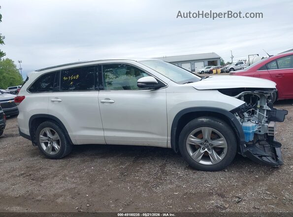 5TDDZRFH3JS903668 2018 TOYOTA HIGHLANDER White Widok wnętrza z tyłu