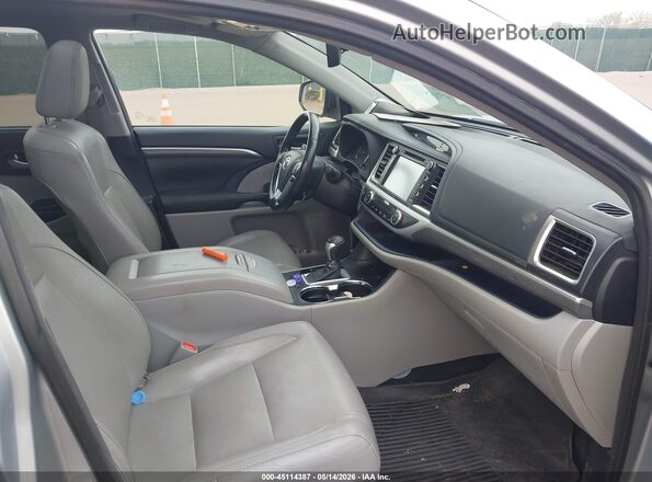 5TDDZRFH8HS391738 2017 TOYOTA HIGHLANDER Silver Vista interior delantera