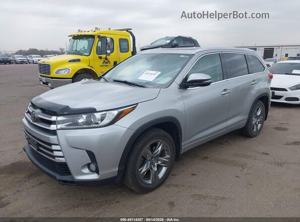5TDDZRFH8HS391738 2017 TOYOTA HIGHLANDER Silver Vista tres cuartos delantera izquierda