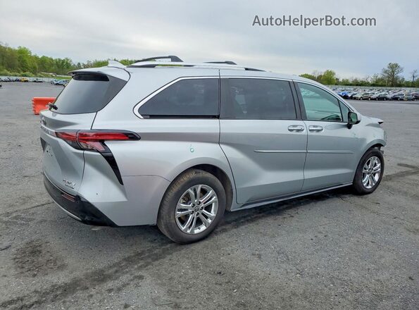 5TDESKFC1NS060872 2022 TOYOTA SIENNA Silver Trasero derecho