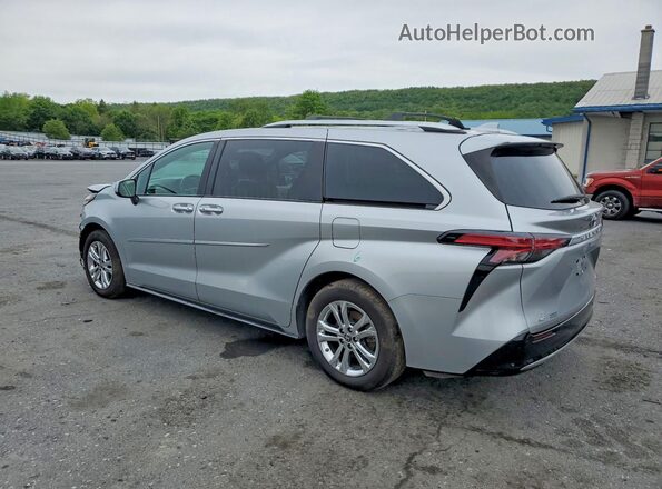 5TDESKFC1NS060872 2022 TOYOTA SIENNA Silver Trasero izquierdo
