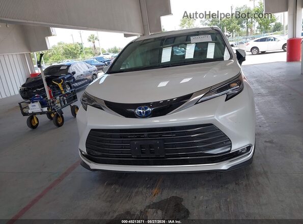 5TDESKFC6RS147379 2024 TOYOTA SIENNA White ხელსაწყოთა პანელის ხედი