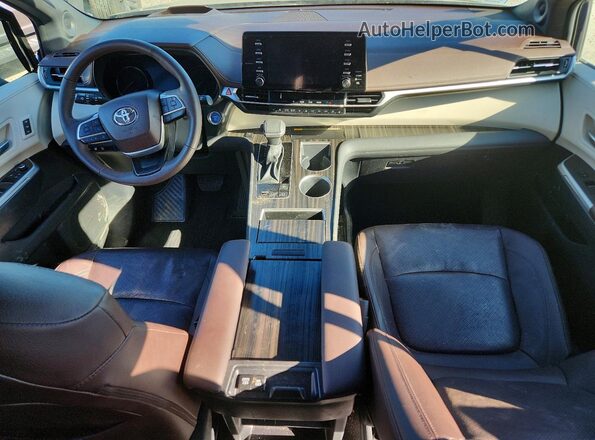 5TDESKFC6RS151884 2024 TOYOTA SIENNA Blue Widok deski rozdzielczej