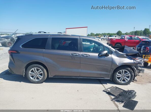 5TDESKFC9PS104409 2023 TOYOTA SIENNA Gray Rear interior view