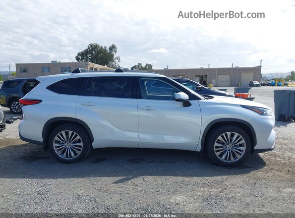 5TDFZRBH0NS236045 2022 TOYOTA HIGHLANDER White Սալոնի հետևի տեսք