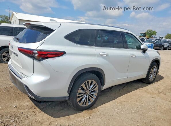 5TDFZRBH5NS214221 2022 TOYOTA HIGHLANDER White Tył prawy