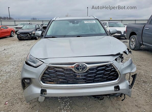 5TDFZRBH6NS233604 2022 TOYOTA HIGHLANDER Silver Widok z przodu