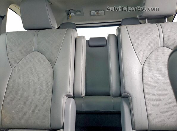 5TDFZRBH6NS233604 2022 TOYOTA HIGHLANDER Silver Widok tylnych siedzeń