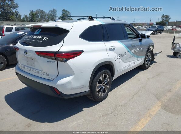 5TDGARAH0NS516657 2022 TOYOTA HIGHLANDER Silver Tył prawy