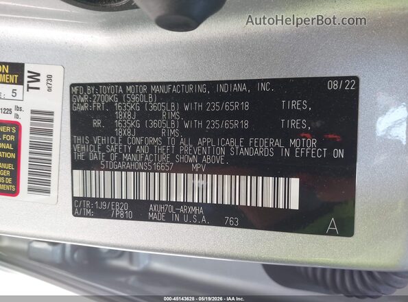 5TDGARAH0NS516657 2022 TOYOTA HIGHLANDER Silver Widok komory silnika
