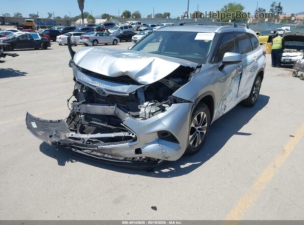 5TDGARAH0NS516657 2022 TOYOTA HIGHLANDER Silver Przód lewy