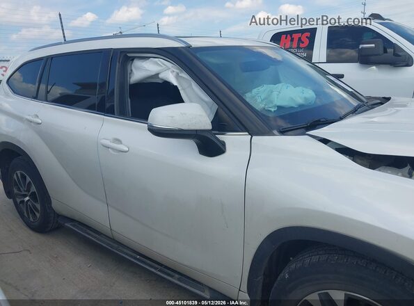 5TDGZRAH2LS512938 2020 TOYOTA LE White Rear interior view