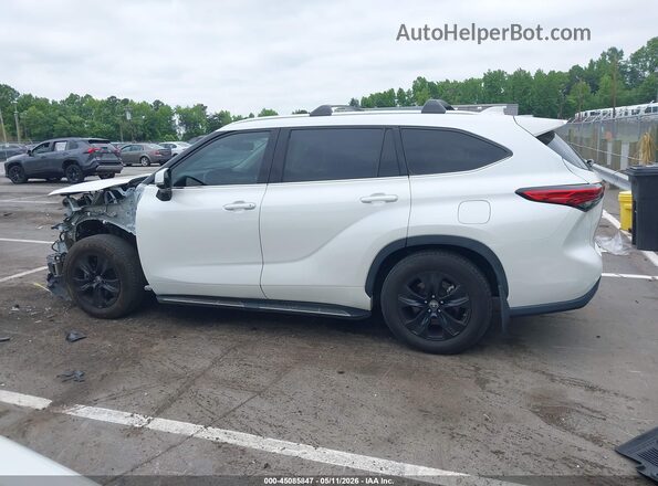 5TDGZRAH2MS079462 2021 TOYOTA LE White 
