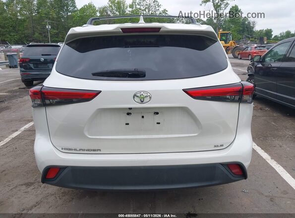 5TDGZRAH2MS079462 2021 TOYOTA LE White 