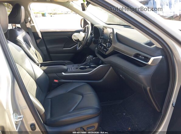 5TDGZRAH2NS090348 2022 TOYOTA HIGHLANDER Silver Vista interior delantera