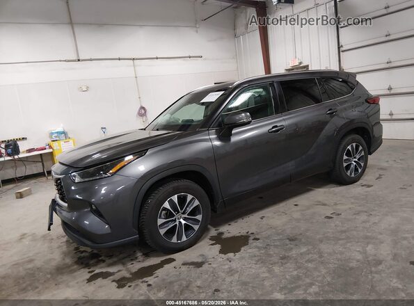 5TDGZRAH3MS041755 2021 TOYOTA HIGHLANDER Gray Vista tres cuartos delantera izquierda