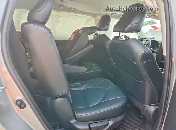 5TDGZRBH1MS074283 2021 TOYOTA HIGHLANDER Silver Rear seats view