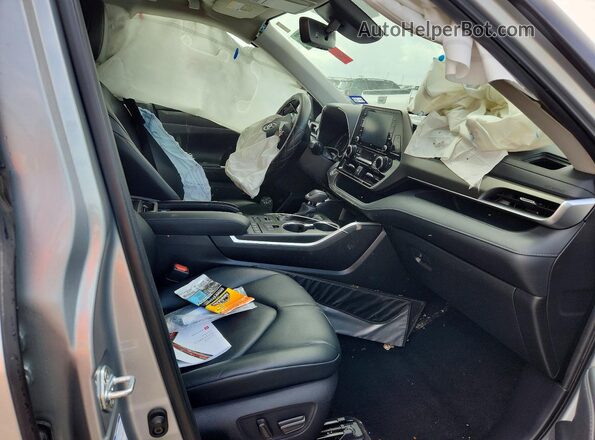 5TDGZRBH1MS074283 2021 TOYOTA HIGHLANDER Silver Front interior view