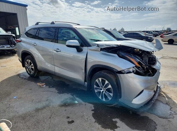 5TDGZRBH1MS074283 2021 TOYOTA HIGHLANDER Silver Front right