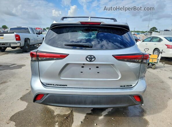 5TDGZRBH1MS074283 2021 TOYOTA HIGHLANDER Silver Rear view