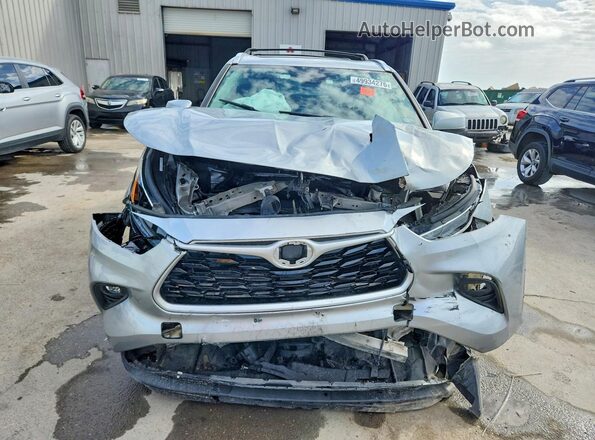 5TDGZRBH1MS074283 2021 TOYOTA HIGHLANDER Silver Front view