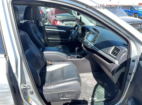 5TDJGRFH6JS050207 2018 TOYOTA LE Silver Դիմացի տեսք