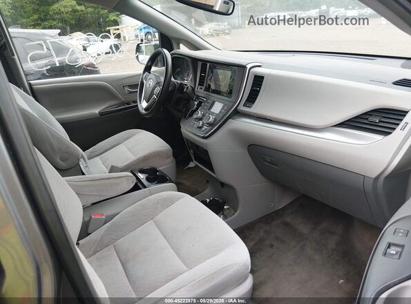 5TDJK3DC6GS135754 2016 TOYOTA SIENNA Gray Widok wnętrza z przodu