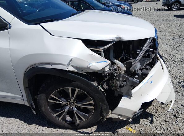 5TDJKRFH2GS305894 2016 TOYOTA LE White Front view