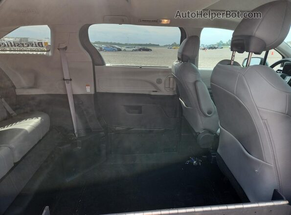 5TDJRKEC6MS039901 2021 TOYOTA SIENNA Silver Вид задньої частини салону