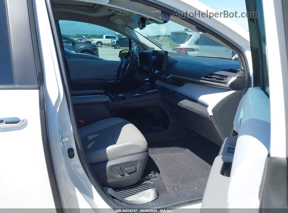 5TDJSKFC8SS156038 2025 TOYOTA SIENNA Белый Вид салона спереди