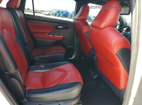 5TDJZRBH7MS134282 2021 TOYOTA HIGHLANDER Белый Вид задней части салона