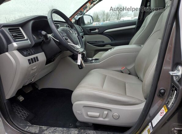 5TDJZRFH0HS422984 2017 TOYOTA LE Silver 