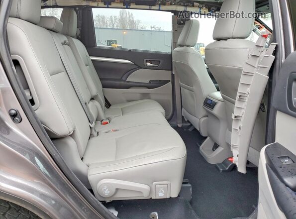 5TDJZRFH0HS422984 2017 TOYOTA LE Silver 